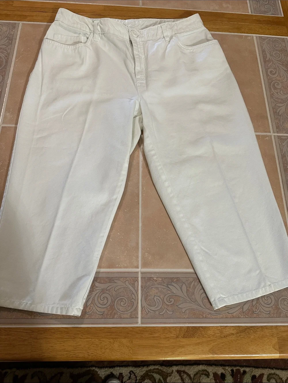 bill blass White Straight-Leg Denim Capris